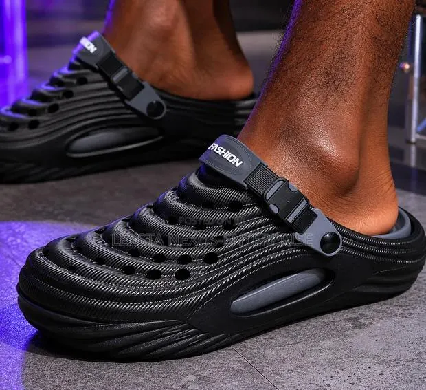 Comfortable Crocs · Photo 1