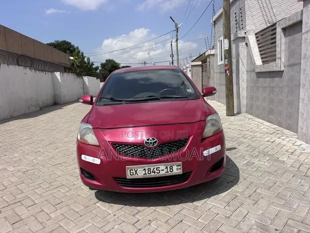 Toyota Yaris 2009 Red · Photo 1