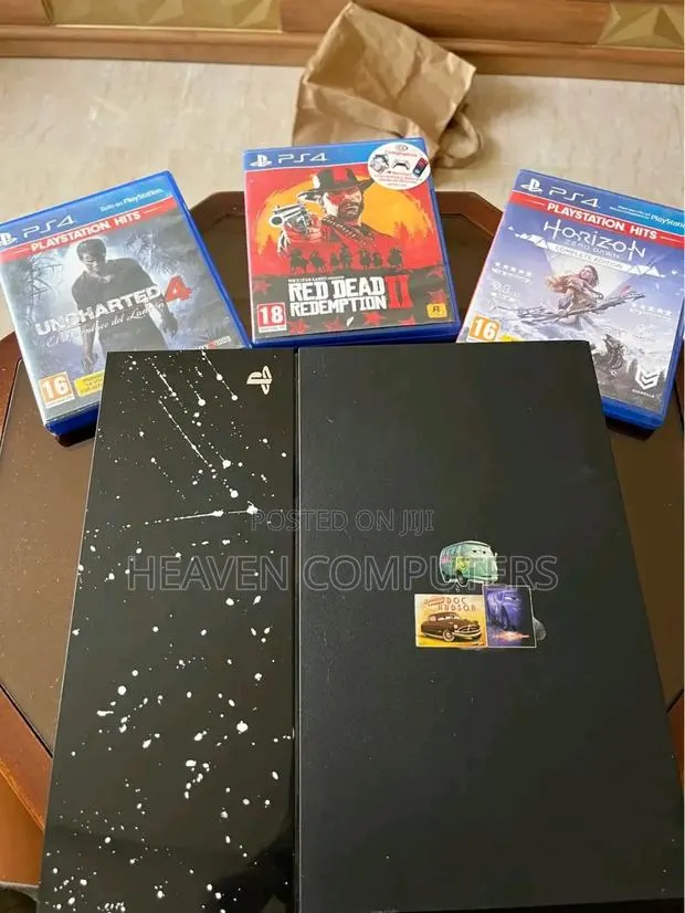 Play Station 4 With Cd Games · Photo 1
