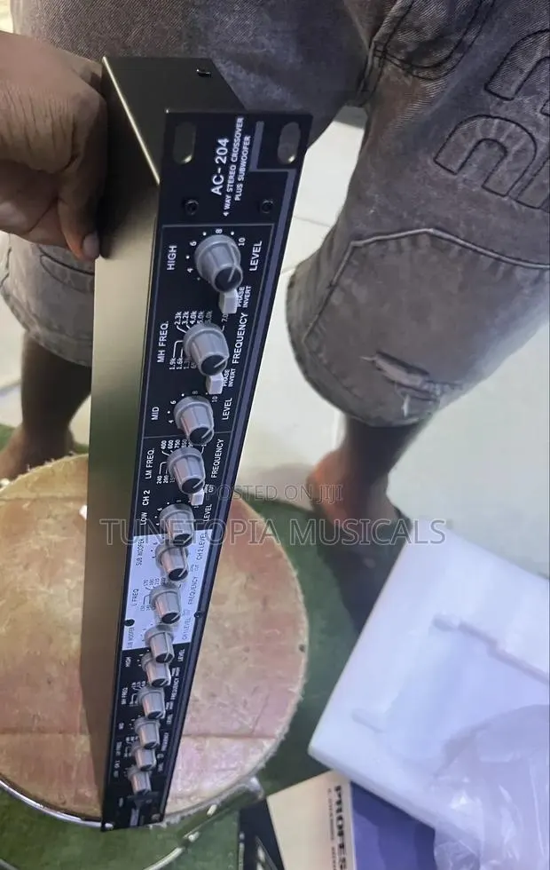 Supermulti Ac204 4-way Stereo Crossover Plus Subwoofer · Photo 1