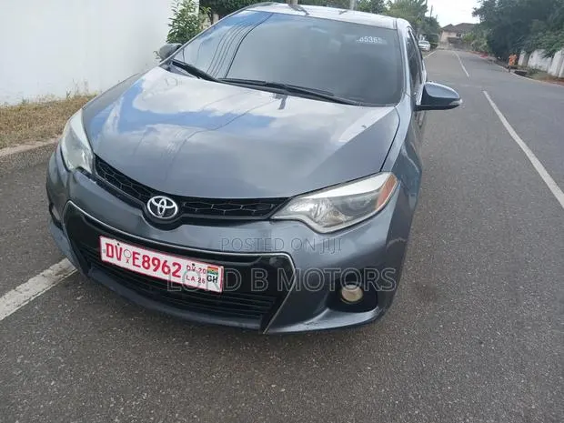 Toyota Corolla S 4dr Sedan (1.8L 4cyl CVT) 2015 Gray · Photo 1