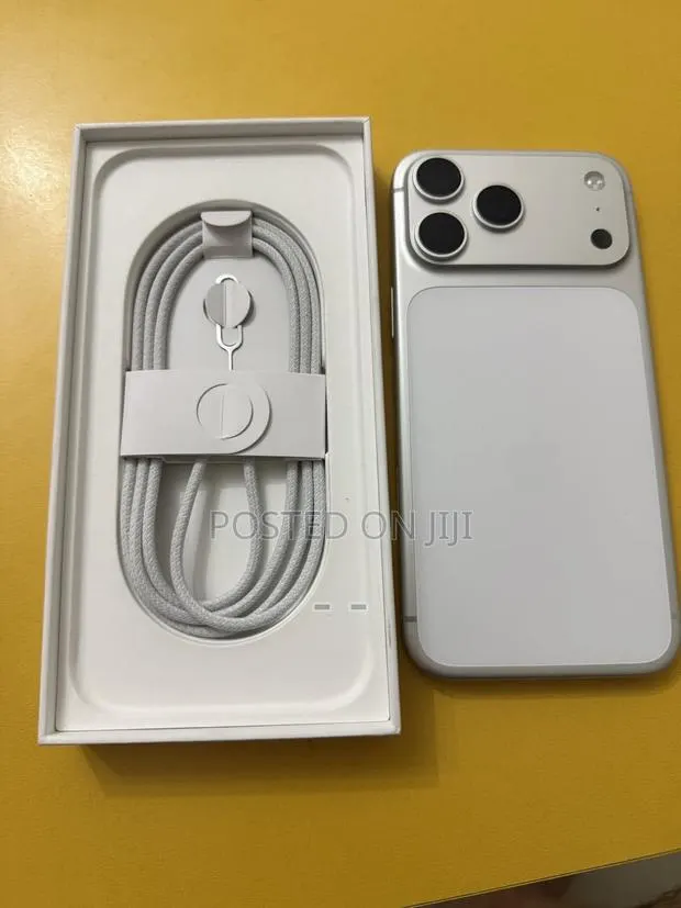 Apple iPhone 17 Pro Max 512 GB Silver · Photo 1