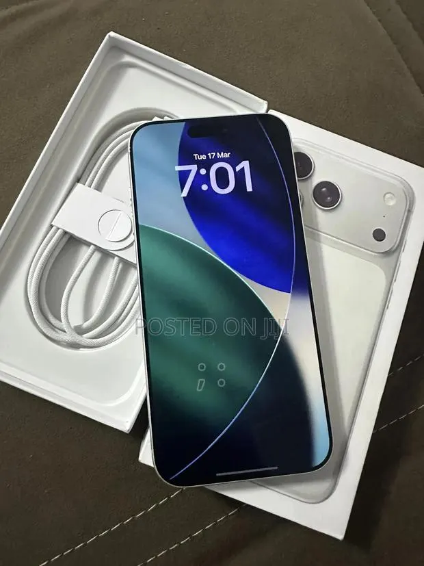 Apple iPhone 17 Pro Max 512 GB White · Photo 1