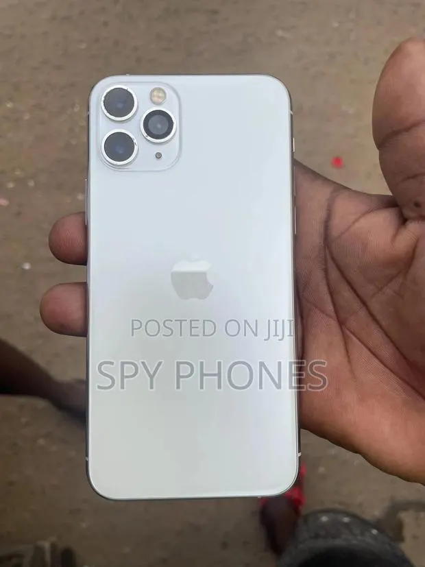 Apple iPhone 11 Pro 256 GB White · Photo 1