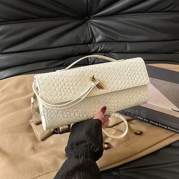 Women’s Elegant Clutch Bag – Woven Design With Shoulder Strap · Photo 1