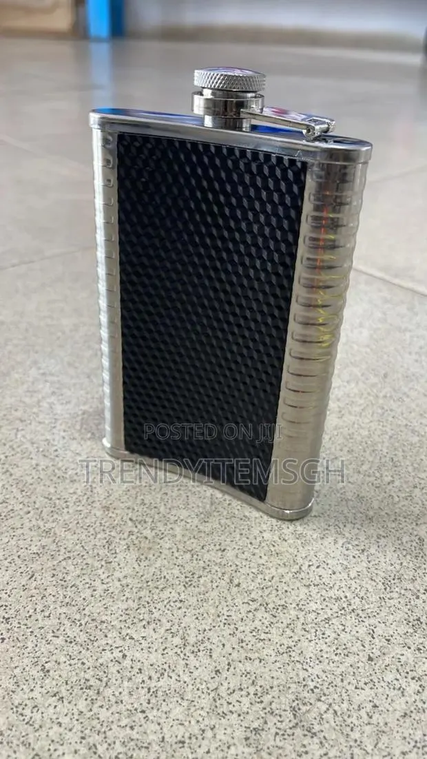 Leather Stainless Steel Hip Flask · Photo 1