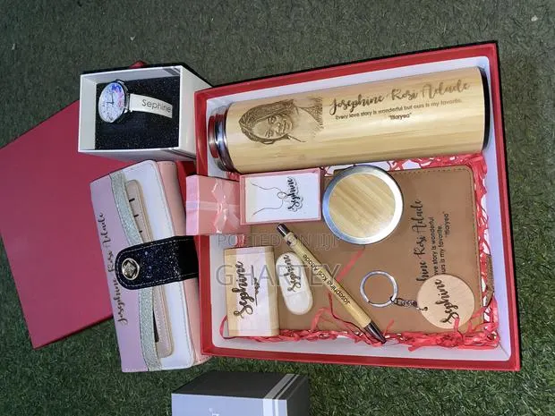 Customized Birthday Gift Set for Her · Photo 1