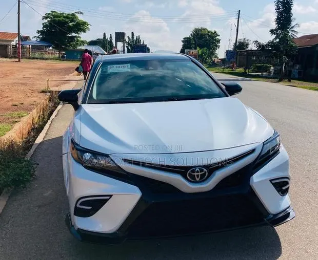 Toyota Camry TRD V6 2021 White · Photo 1