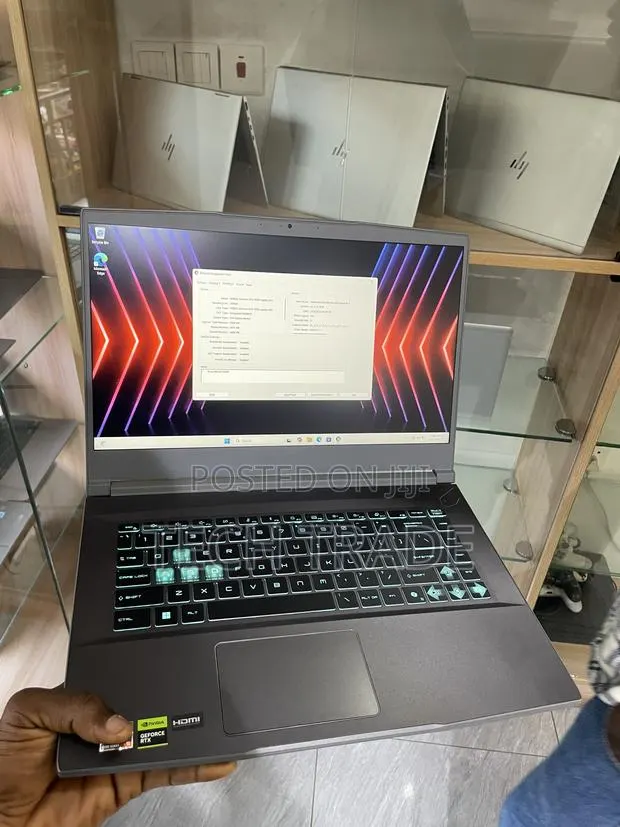 New Laptop MSI 8GB AMD Ryzen 5 SSD 512GB · Photo 1
