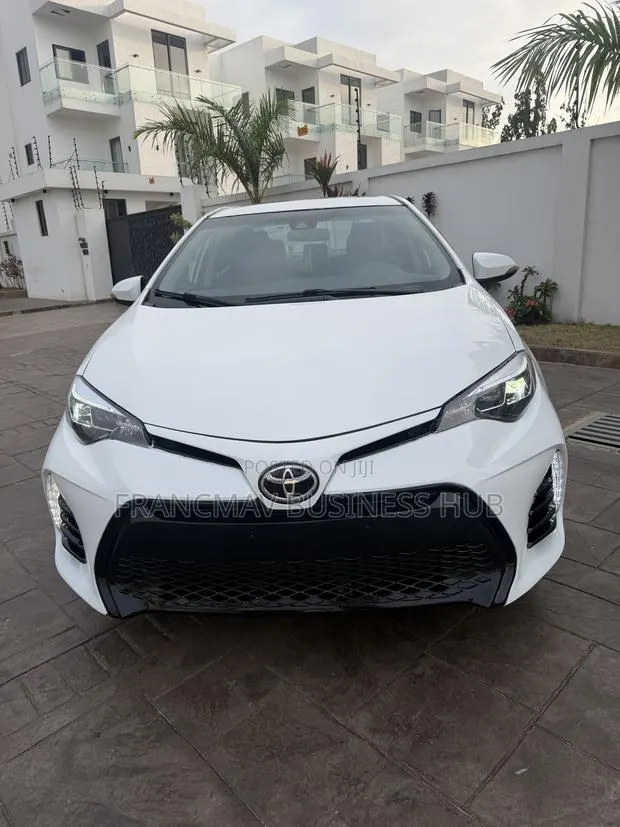 Toyota Corolla SE Special Edition 4dr Sedan (1.8L 4cyl CVT) 2017 White · Photo 1