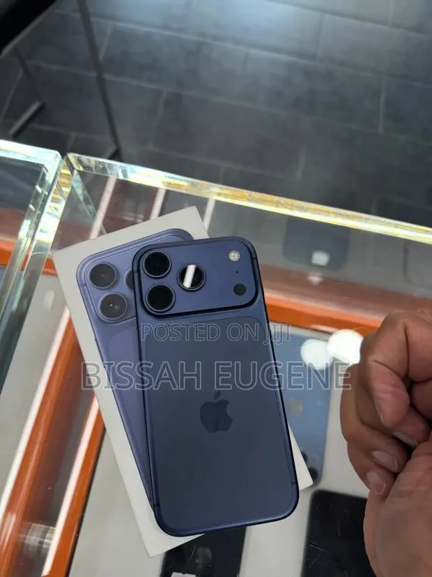 Apple iPhone 17 Pro 512 GB Blue · Photo 1