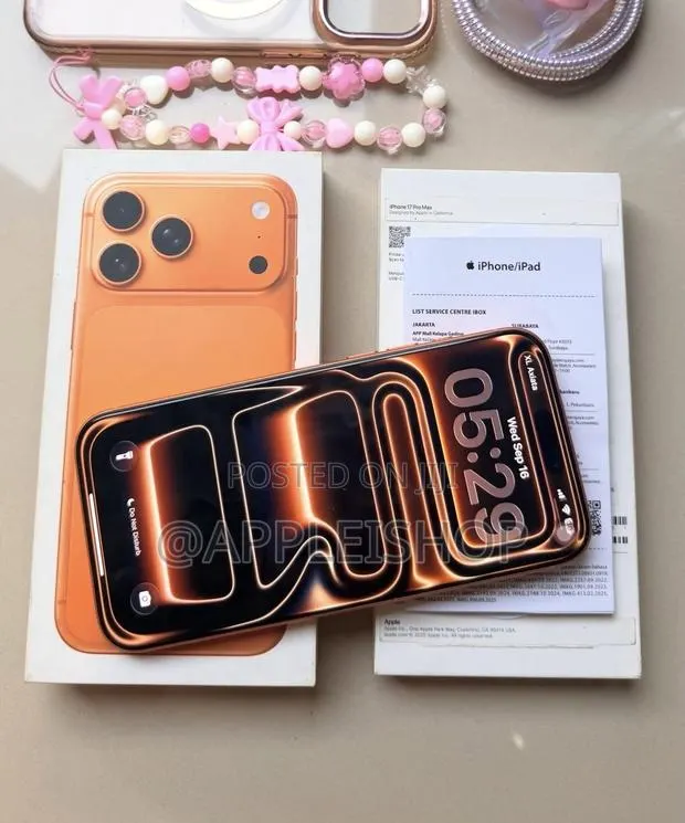 Apple iPhone 17 Pro Max 512 GB Orange · Photo 1