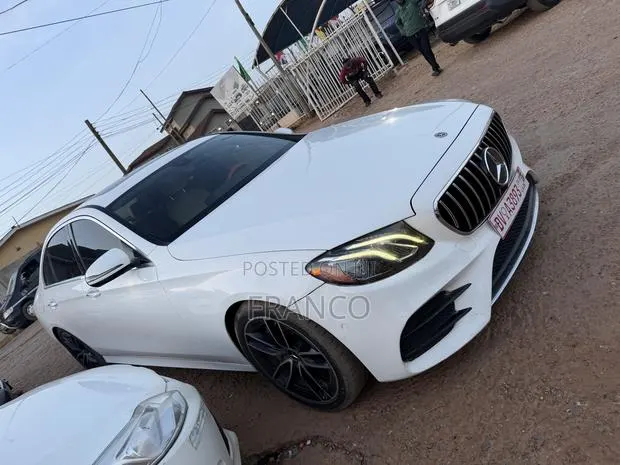 Mercedes-Benz E300 2018 White · Photo 1
