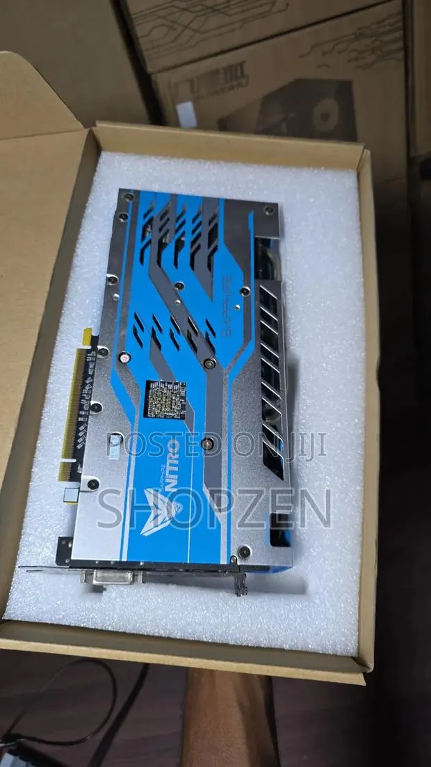 Sapphire Nitro+ Rx590 · Photo 1