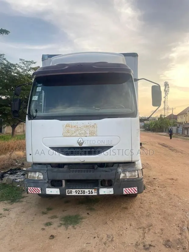 Renault Truck 2006 White for Sale · Photo 1