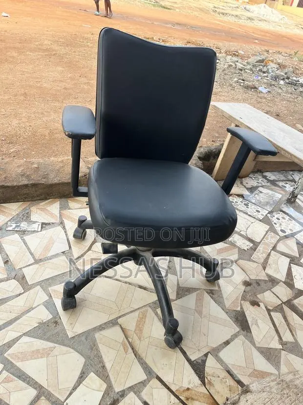 Office Chair · Photo 1