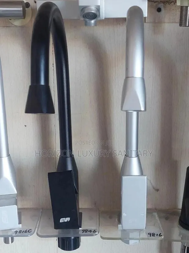 Aluminium Kitchen Sink Faucet Hot and Cold Water Mixer · Photo 1