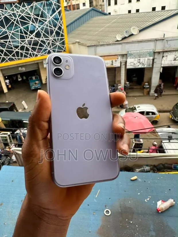 Apple iPhone 11 64 GB Purple · Photo 3