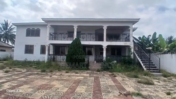 7bdrm House in Oyarifa Ghana Flag for sale · Photo 1