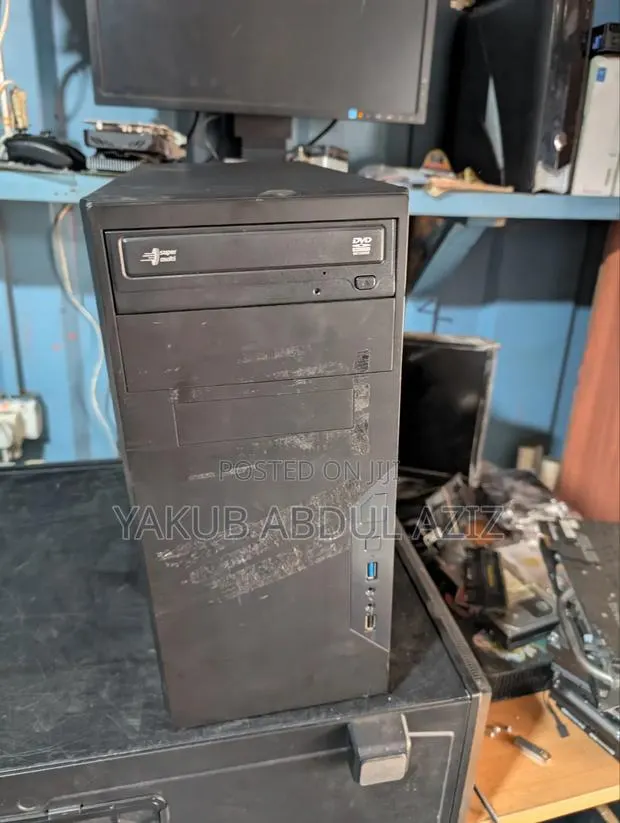 Desktop Computer Asus 8GB Intel Core i5 HDD 6T · Photo 1