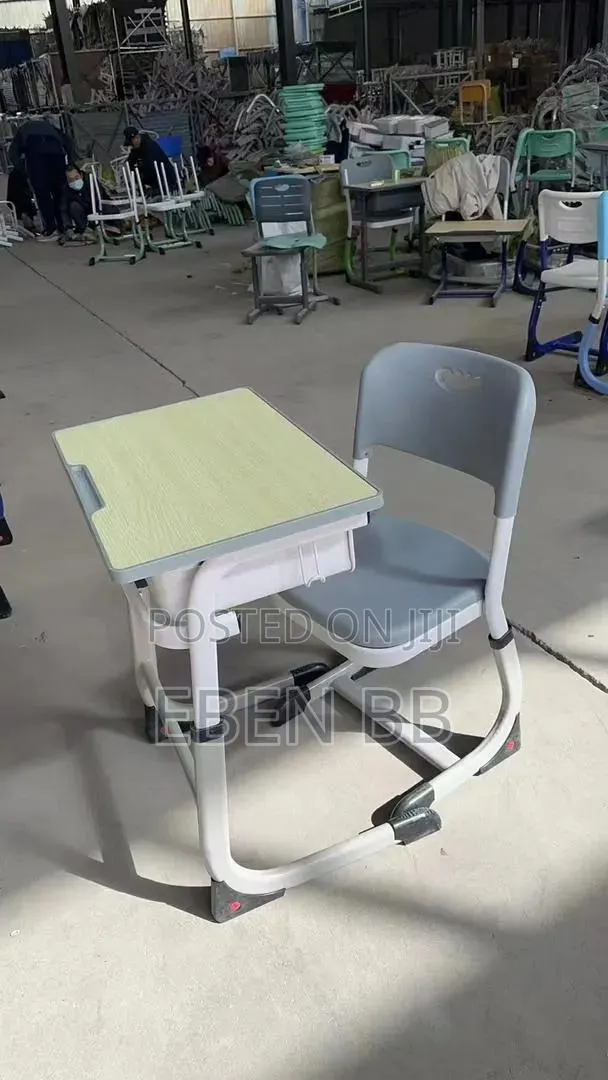 Grade a School Desk/ Height Adjustable · Photo 1
