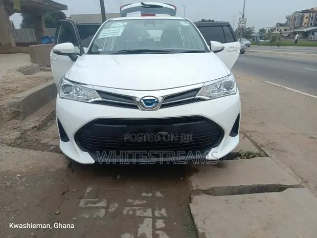 Toyota Corolla Fielder 1.5 Hybrid FWD 2020 White · Photo 1