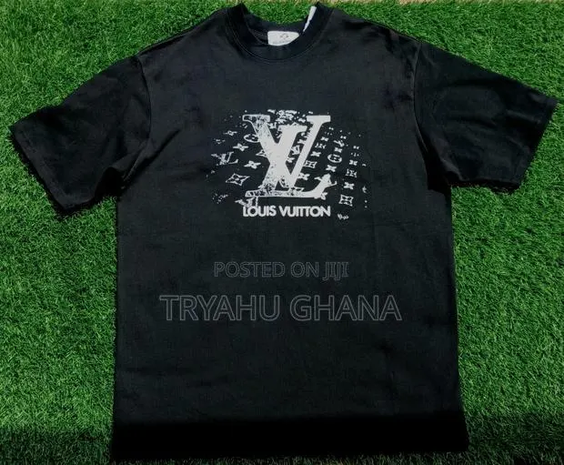 Buy Simple Original Black Men's Louis Vuitton T-Shirts · Photo 1