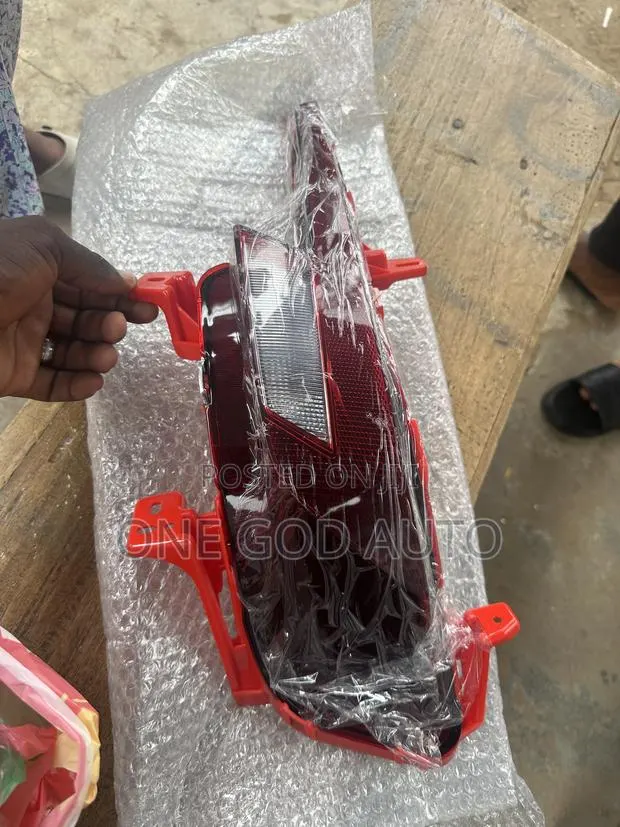 Hyundai Elantra 2019,2020,2021,2022,2023,2024,2025 Back Bumper Light · Photo 1