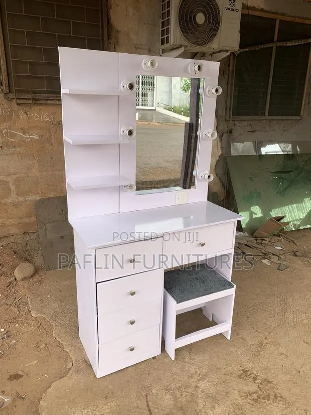 Quality Dressing Mirror · Photo 1
