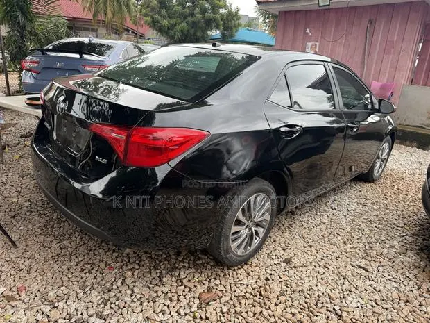 Toyota Corolla XLE (1.8L 4cyl 2A) 2019 Black · Photo 1