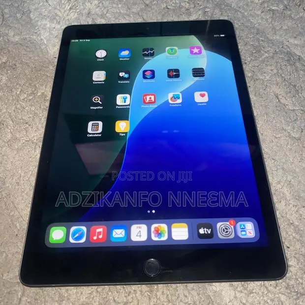 Apple iPad 10.2 (2021) 64 GB Gray · Photo 1