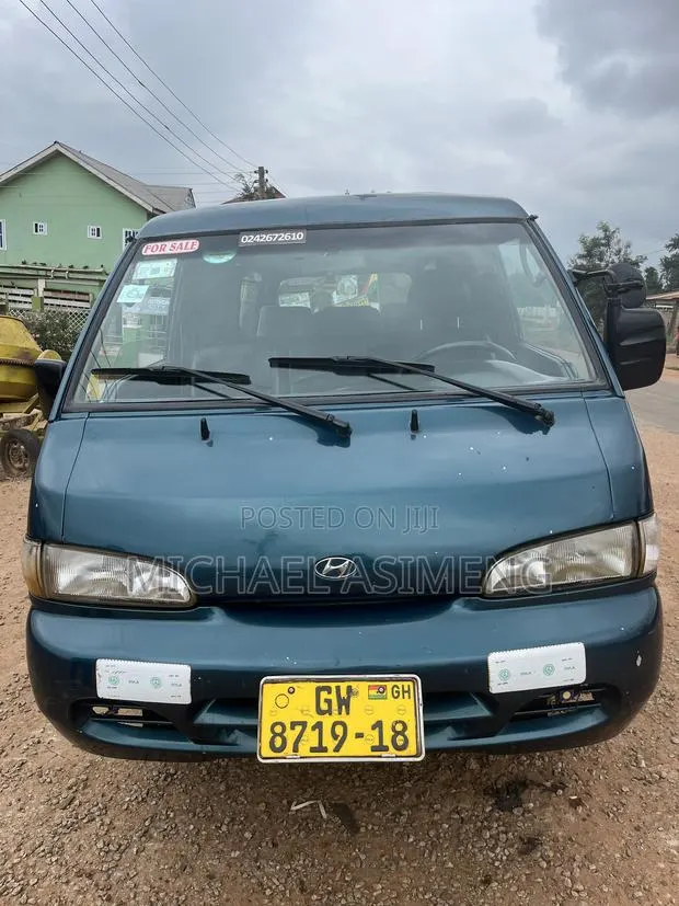 Hyundai H-100 2000 Blue · Photo 1