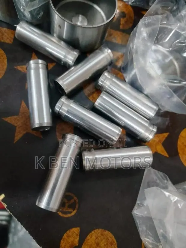 Toyota Hiace or Hilux Manual Engine Valve Guide · Photo 1