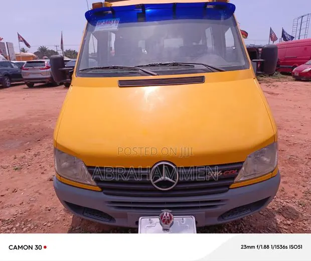 Mercedes-Benz Sprinter 2006 Yellow