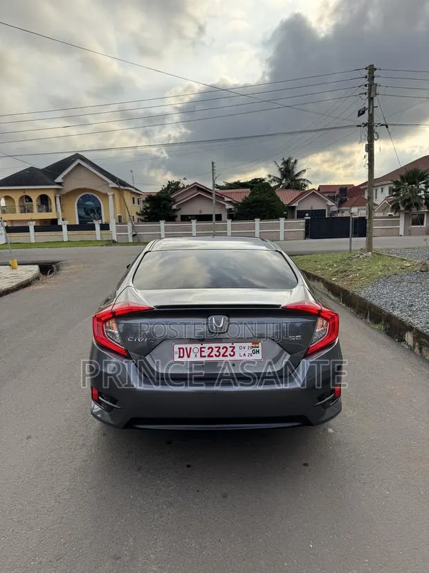 Honda Civic 2018 Gray · Photo 1