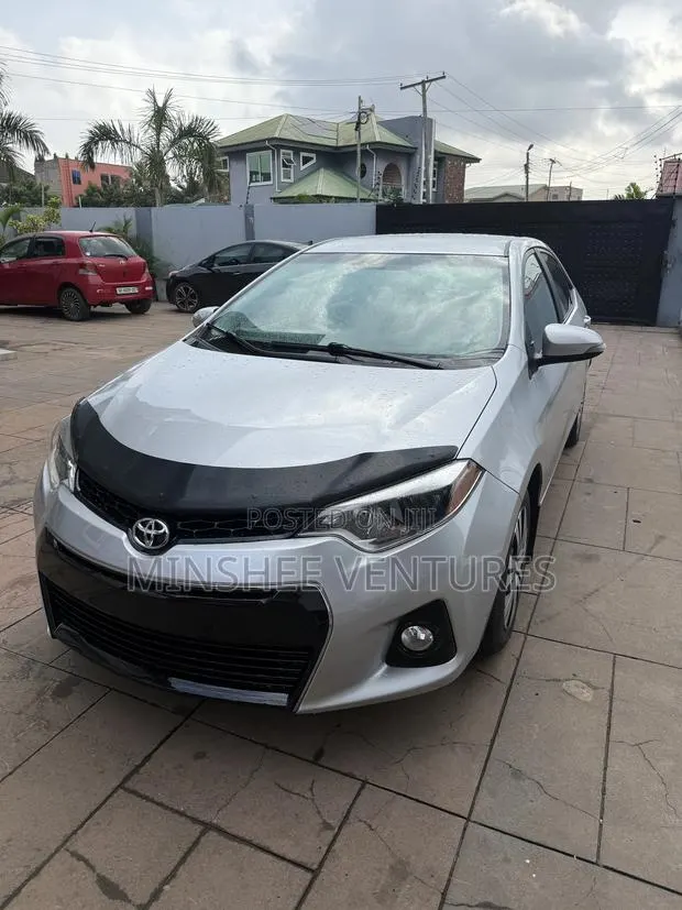Toyota Corolla S 4dr Sedan (1.8L 4cyl CVT) 2016 Gray · Photo 1