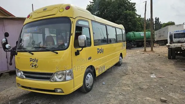 Hyundai County 2015 Yellow · Photo 1