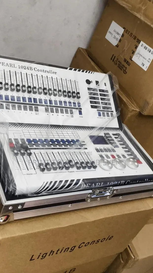Pearl DMX Console · Photo 1