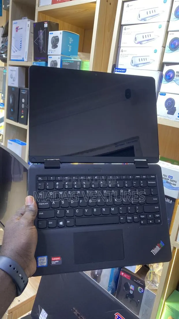 Laptop Lenovo ThinkPad 11e 4GB Intel Core 3 SSD 128GB · Photo 1
