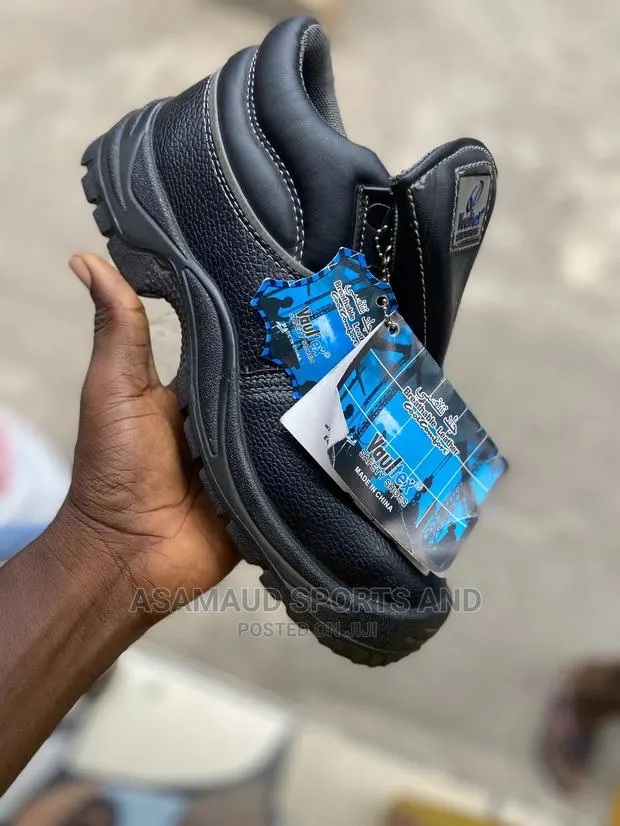 Original Safty Boot at Cool Price · Photo 1