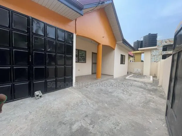3bdrm House in Lashibi, Sakumono for rent · Photo 1