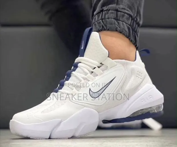 Nike Air Max Alpha Savage · Photo 3
