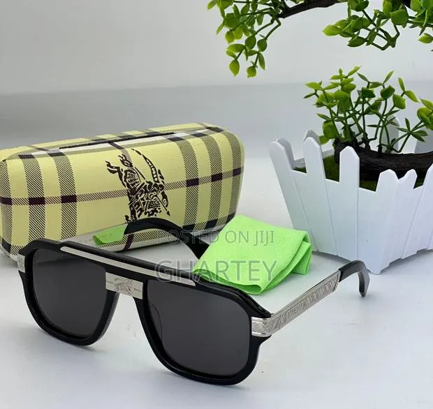 Burberry Sunglasses · Photo 1