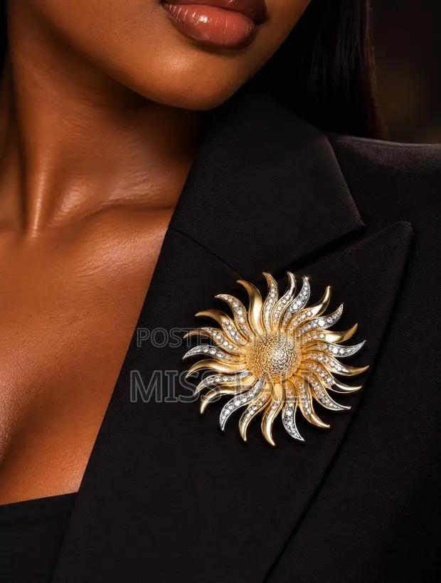Solara Sunburst Brooch · Photo 1
