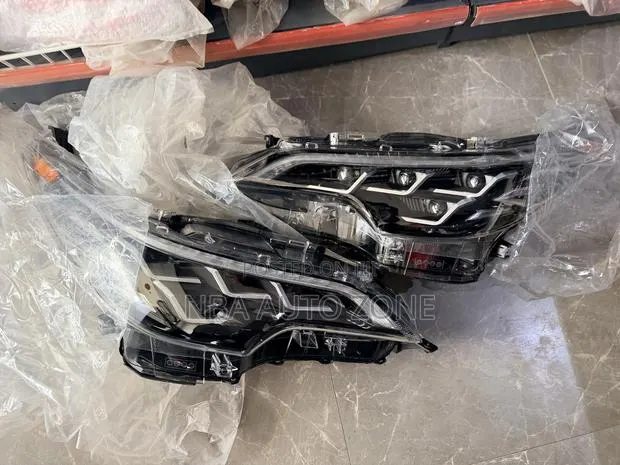 Toyota Fortuer 2016-2019 Spec Head Light Pair · Photo 1