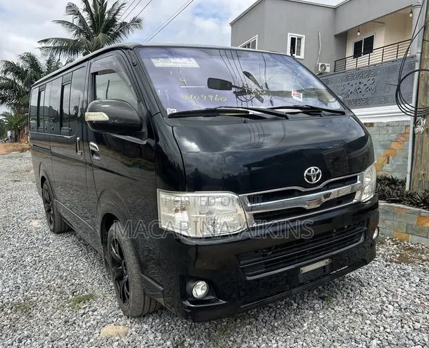 Toyota Grand HiAce 2002 Black · Photo 1