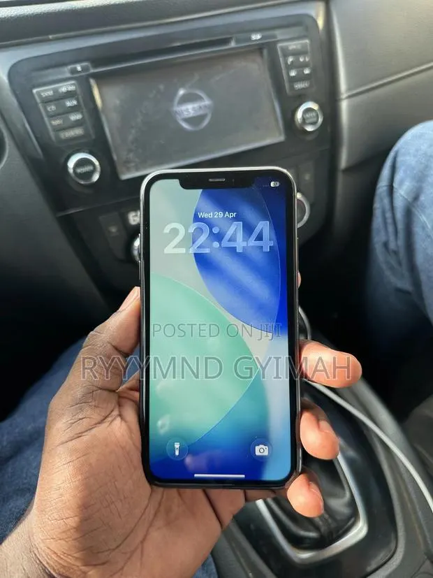Apple iPhone 11 128 GB Black · Photo 1
