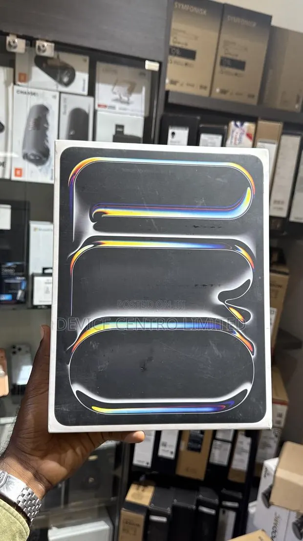 New Apple iPad Pro 13 (2025) 512 GB Gray · Photo 1