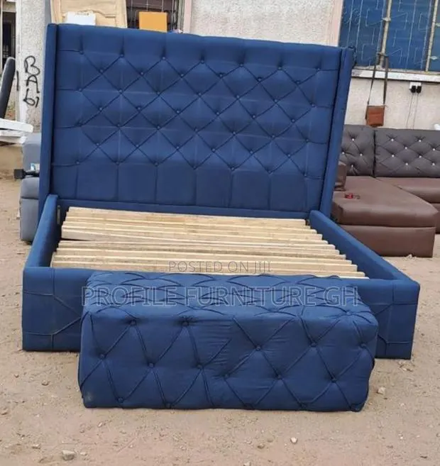 Adorable Queen Size Bedframe With Ottoman (72x75) · Photo 1