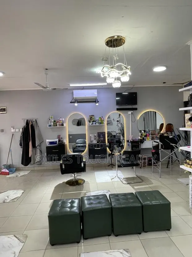 Furnished Unisex Salon for Rent · Photo 1